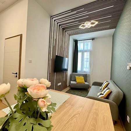 Apartment At Gozsdu Courtyard #Partyzone #Downtown #Freeparking Budapest Bagian luar foto