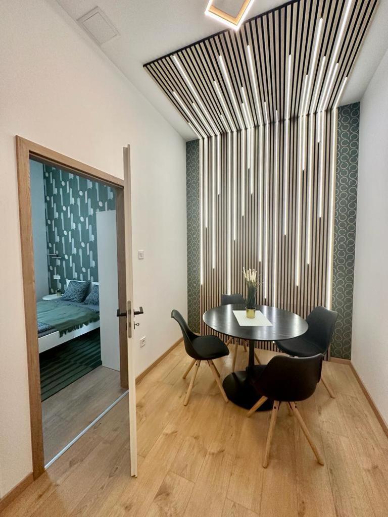 Apartment At Gozsdu Courtyard #Partyzone #Downtown #Freeparking Budapest Bagian luar foto