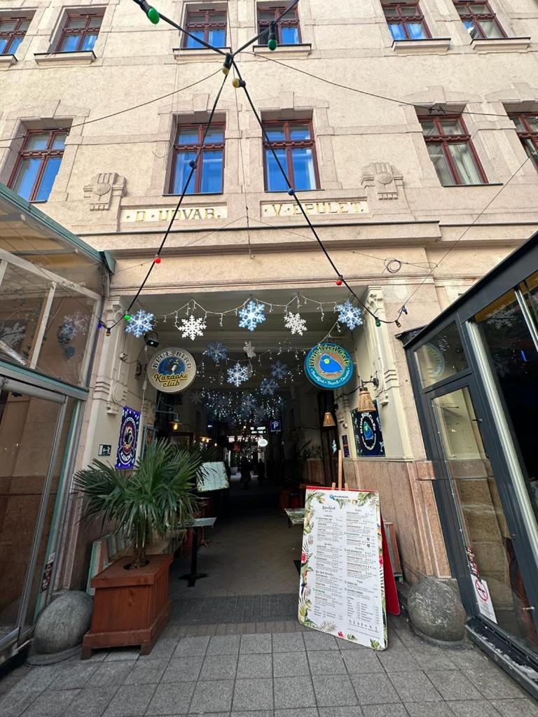 Apartment At Gozsdu Courtyard #Partyzone #Downtown #Freeparking Budapest Bagian luar foto
