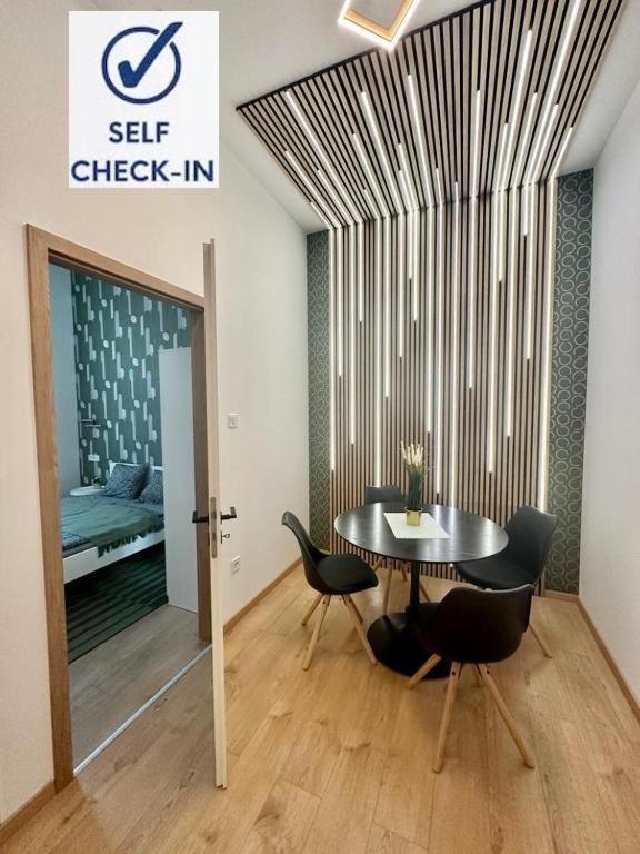 Apartment At Gozsdu Courtyard #Partyzone #Downtown #Freeparking Budapest Bagian luar foto